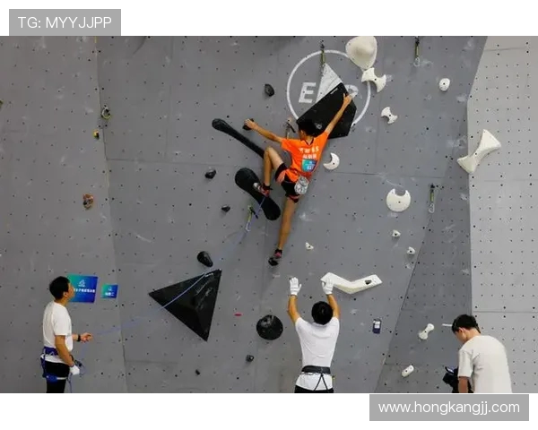 北京攀岩队在世界攀岩锦标赛中以77分稳居积分榜首位